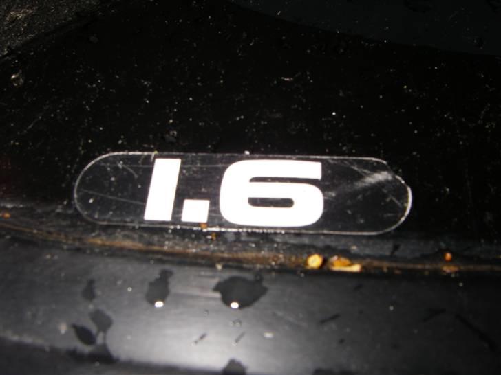 Mazda 323 1,6 (skrottet) billede 4