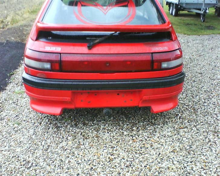 Mazda 323 1,6 (skrottet) billede 5