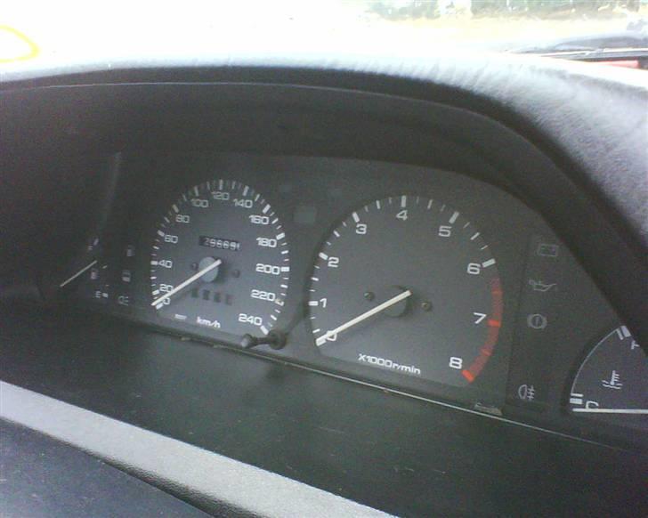 Mazda 323 1,6 (skrottet) billede 7