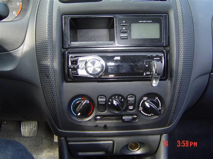 Mazda 323 F BJ 2.0 DITD - SOLGT - Inden i bilen billede 11