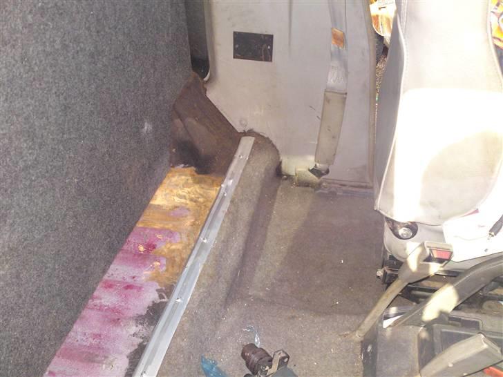 Mitsubishi pajero stjolet - plads bag sæder billede 8