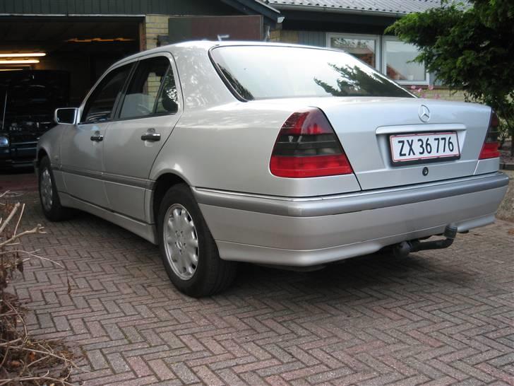 Mercedes Benz C220 cdi Totalskadet....! billede 2