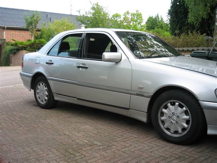 Mercedes Benz C220 cdi Totalskadet....! billede 5