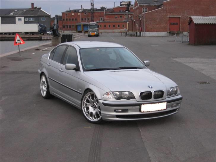 BMW 318i *solgt* billede 1