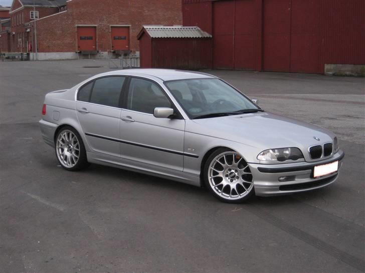 BMW 318i *solgt* billede 2