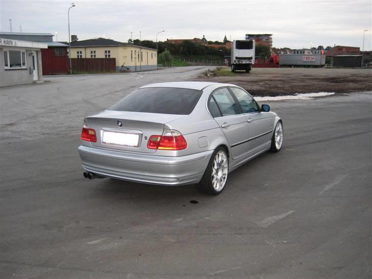 BMW 318i *solgt* billede 4