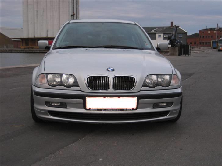 BMW 318i *solgt* billede 5