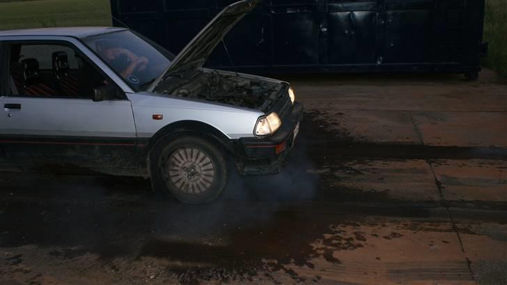 Toyota Starlet S ( Svinet )    - Ja, den bliver jo lidt varm. Men det skal jo ikke holde en tilbage :o) billede 8