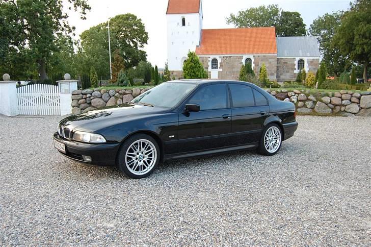 BMW E39 523i SOLGT billede 1