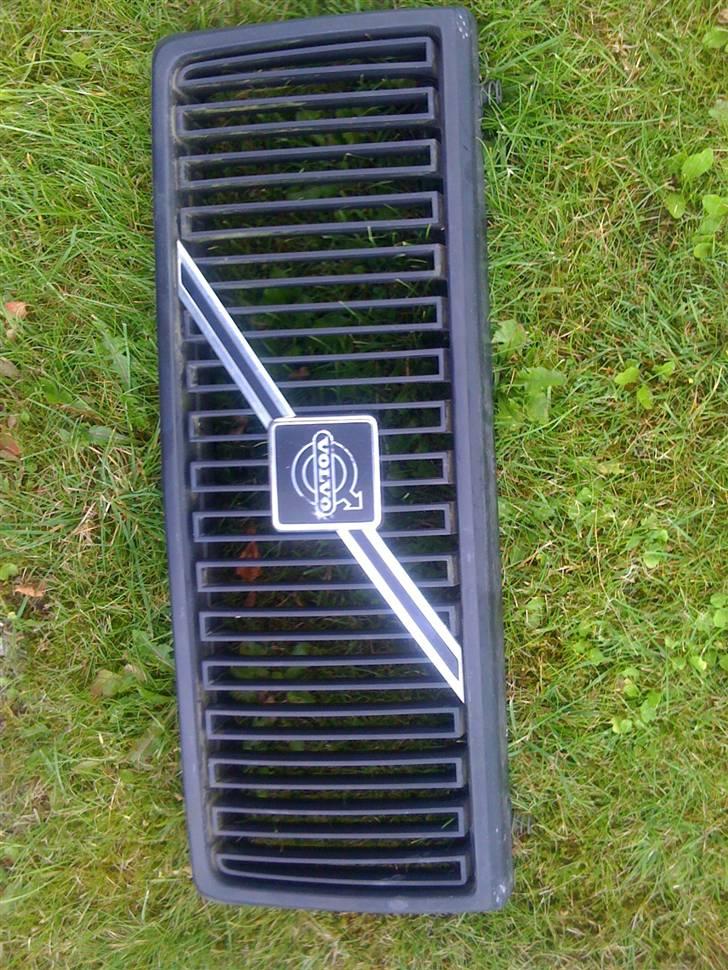 Volvo 240 GL *SOLGT* - Matsort grill fra en GLT, skal lige prøves.. billede 12