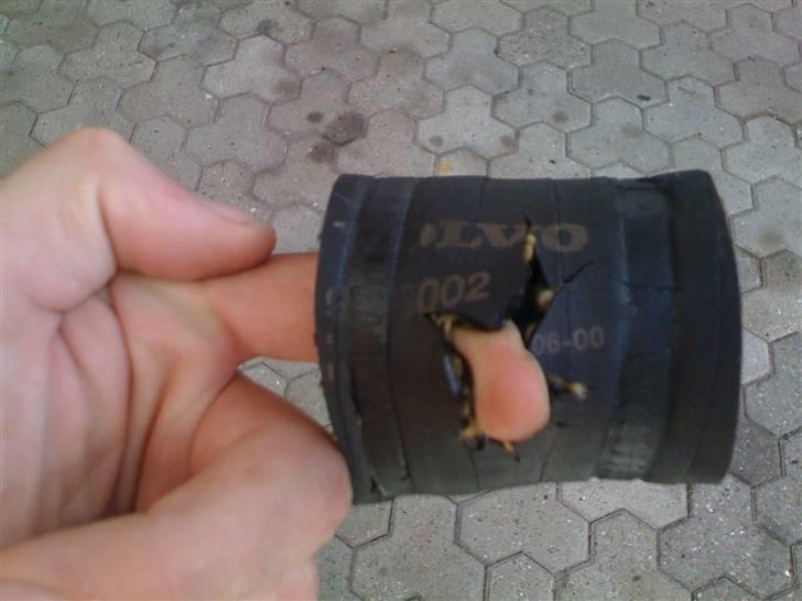 Volvo V70 T-5++ Iridium solgt - slange på turboen til intercooleren (tager lidt kraft fra bilen hehe) billede 15