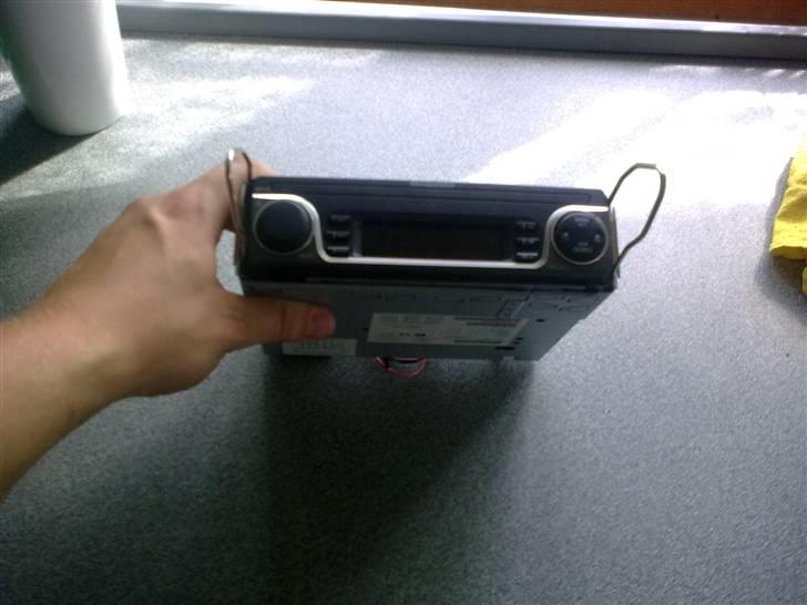 Peugeot 107 1.0 Comfort Plus - den undskyldning af et stykke transistoradio bilen kom med,  billede 12