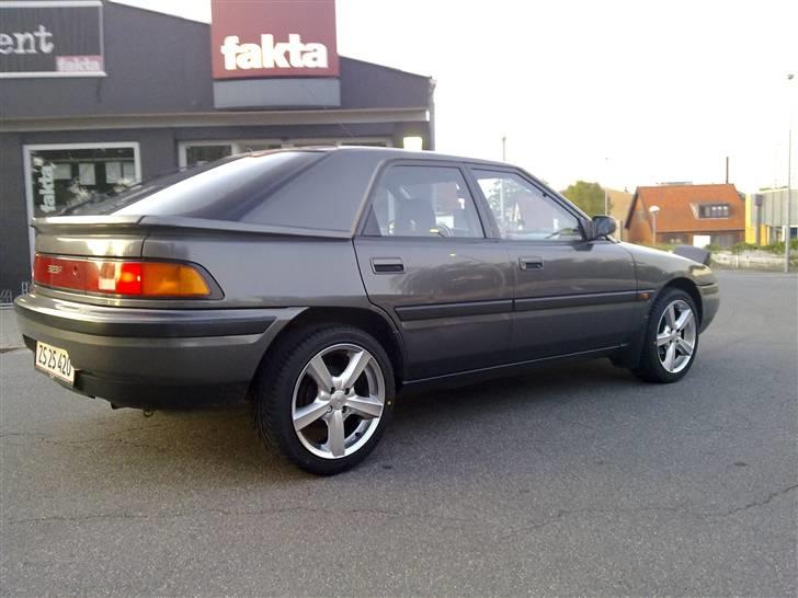 Mazda 323F billede 16