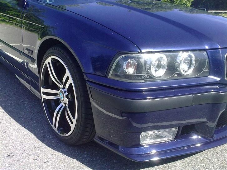 BMW E36 Sedan - Billede af bagenden med den gamle udst billede 2