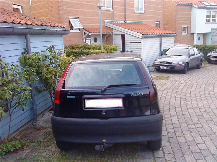 Fiat Punto S DØD! :D [Tidl. bil]  - kæft den er mørk i forhold til den anden :D billede 17