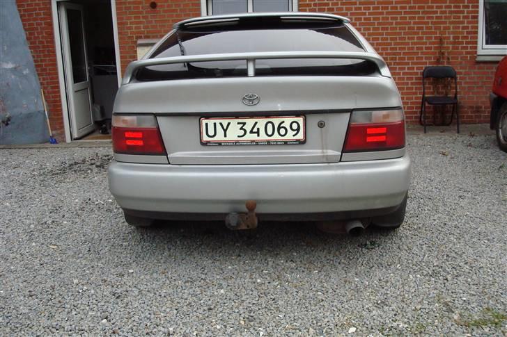 Toyota Corolla 1.6i 16v.. SOLGT! billede 2