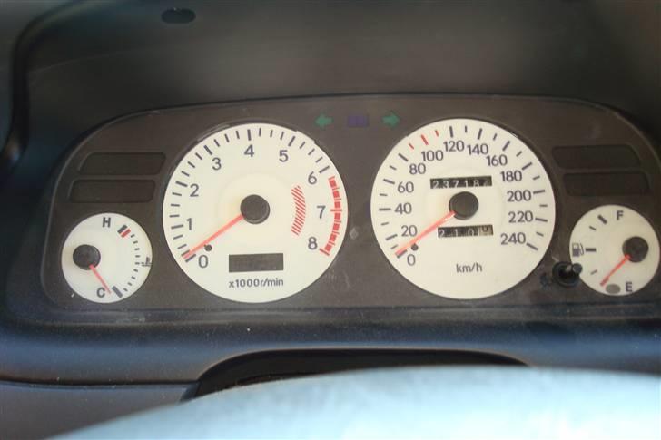 Toyota Corolla 1.6i 16v.. SOLGT! billede 3