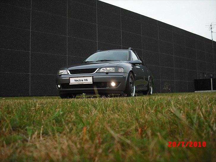 Opel Vectra B ~ 2,6 V6 Wagon - 2.6 V6 24v          -            -                                               billede 1