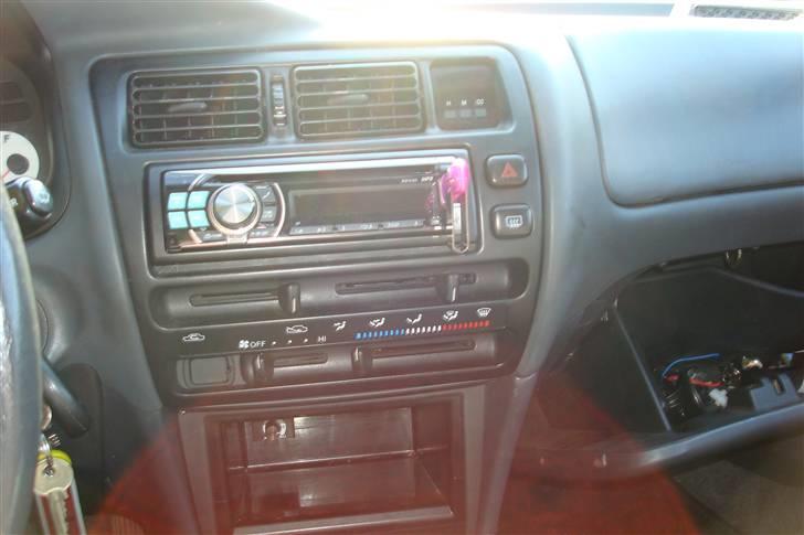 Toyota Corolla 1.6i 16v.. SOLGT! billede 4