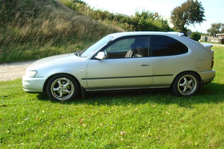 Toyota Corolla 1.6i 16v.. SOLGT! billede 5