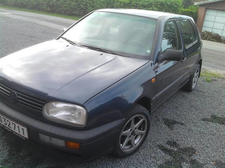 VW golf 3 1,8 CL 5D (solgt) billede 3