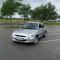 Ford Escort 1,6 SL (DØD)