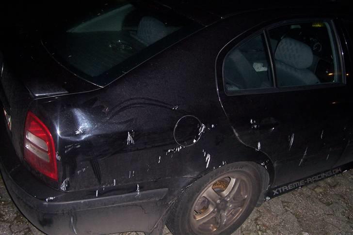 Skoda octavia - En væg skulle jo lige styrte sammen ned i min bil. billede 6