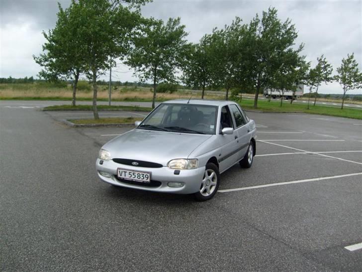 Ford Escort 1,6 SL (DØD) billede 1