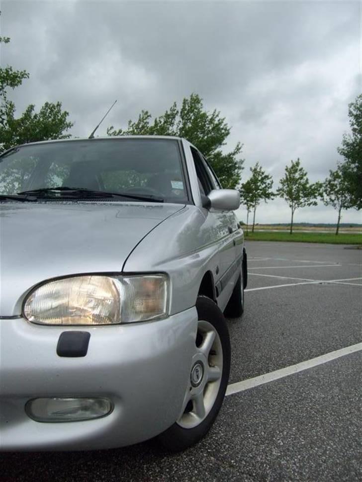 Ford Escort 1,6 SL (DØD) billede 3