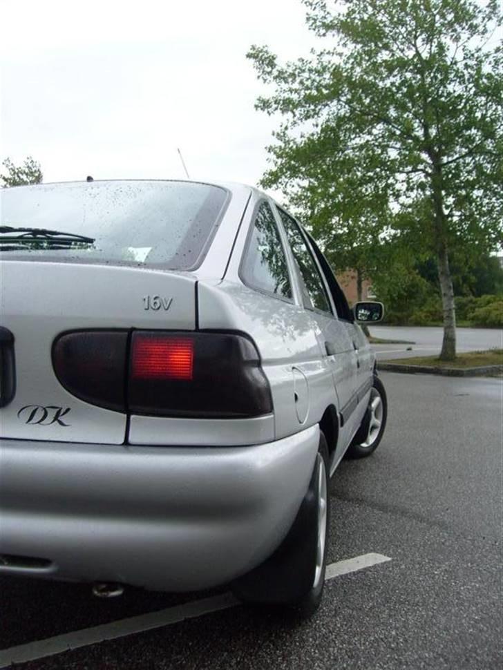 Ford Escort 1,6 SL (DØD) billede 5