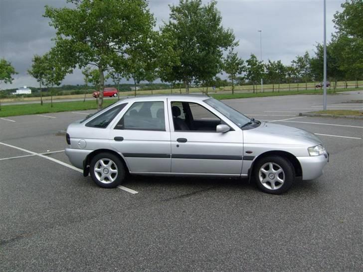 Ford Escort 1,6 SL (DØD) billede 6