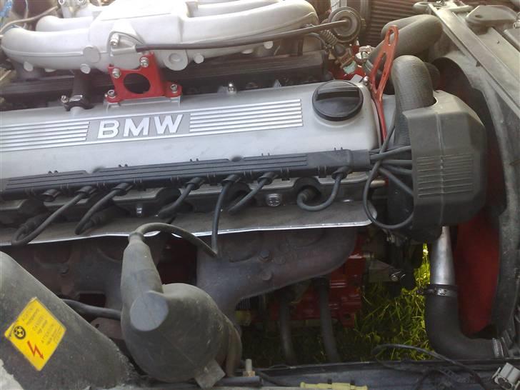 BMW E 30 Turing 320i (solgt) - malet og glasblæst ventil dæksel mm billede 11