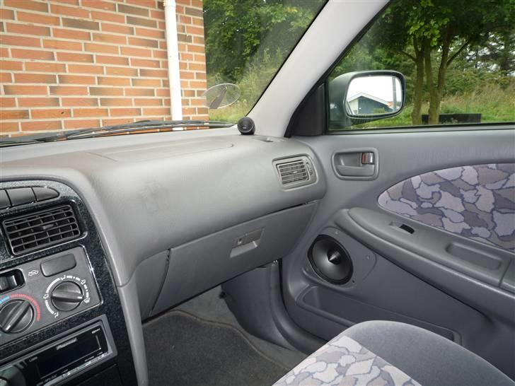 Toyota Avensis 1.8 - Hertz HSK 165 - Skal have lavet frontbeklædning dertil :) billede 11
