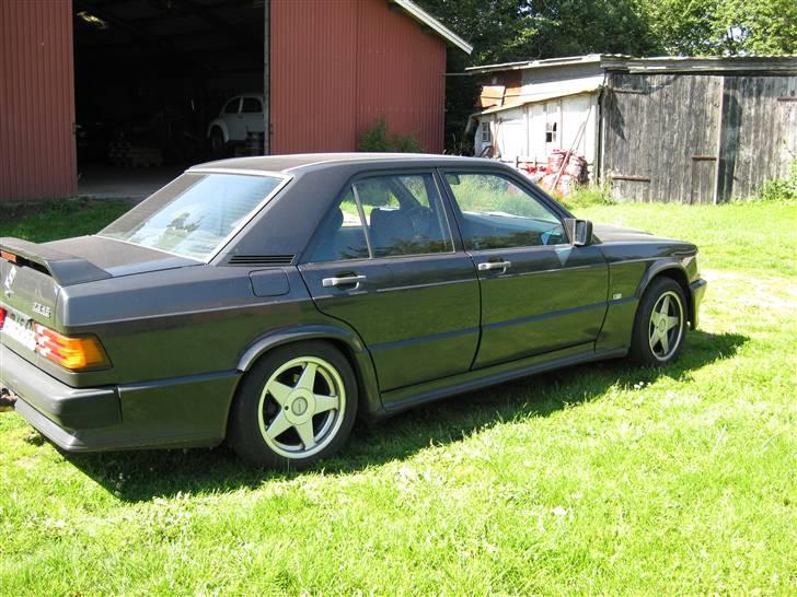 Mercedes Benz 190 Solgt - Sådan så den ud da jeg købte den, og inden den blev malet. billede 14