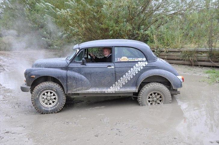 Land Rover Minor Rover V8 4x4 - Hvis man vil have indregistreret en Morris Minor med V8-motor i Danmark, hjælper det at sætte den op på en Range Rover Classic undervogn. Så får man også firehjulstræk med i købet ... billede 2