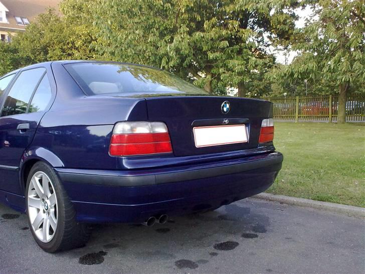 BMW E36 Sedan - Billede af bagenden med den nye udst billede 6