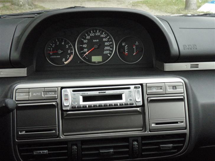 Nissan X-trail Sport  - solgt - Sony headunit og de to rum til køling af dåser (køre over klimaanlægget og køler dåserne af) billede 5