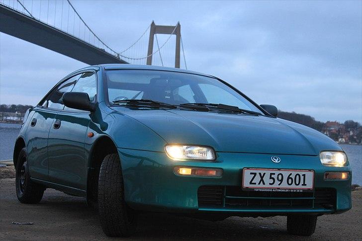 Mazda 323f ba billede 1