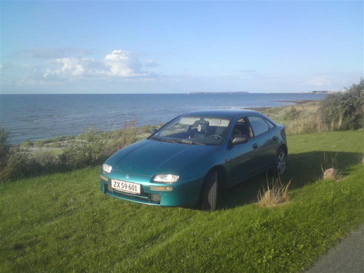 Mazda 323f ba billede 2