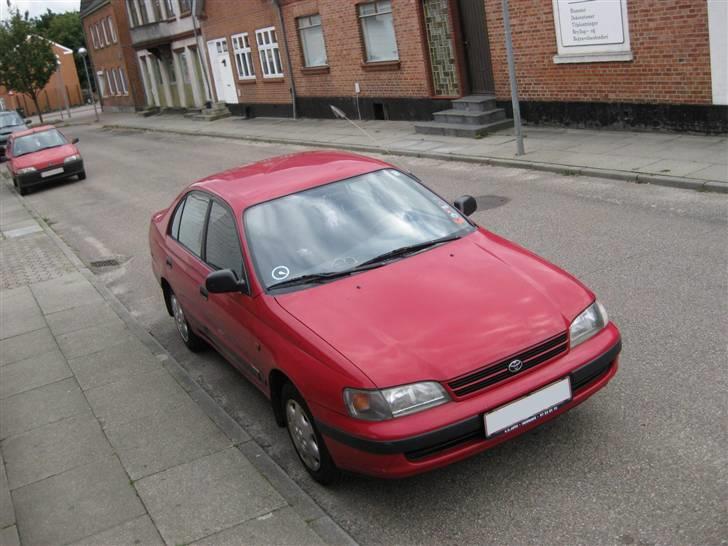 Toyota Carina E XLi Commander billede 1