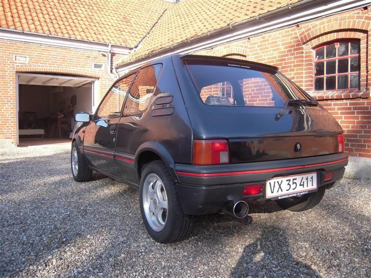 Peugeot 205 GTI 1.6 billede 1
