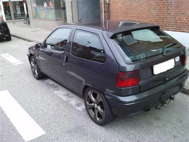 Citroën ZX 1.8i Furio - Har lige pudset spoileren op, den var blevet næsten helt hvid billede 1