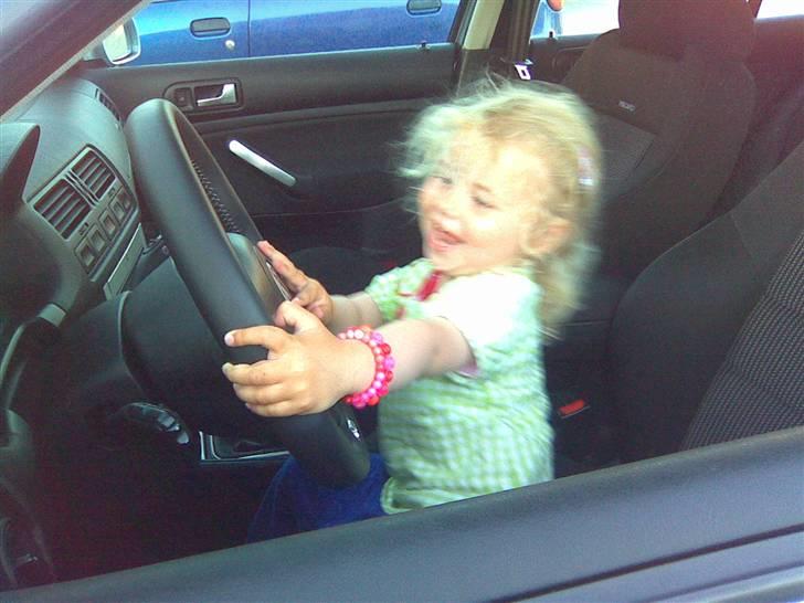 VW Golf IV Tdi - Kusinen er helt vild med golfen billede 8