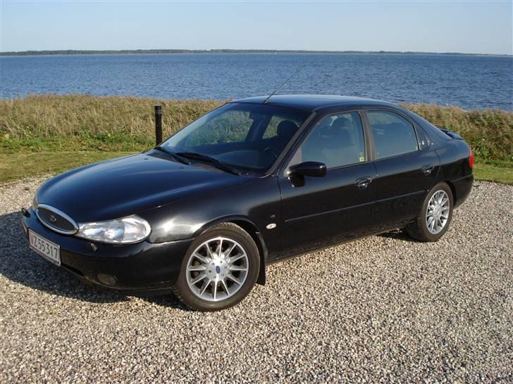 Ford Mondeo 2,5 V6 Ghia billede 1