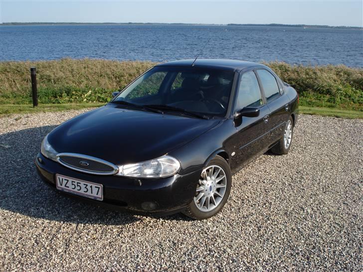 Ford Mondeo 2,5 V6 Ghia billede 2