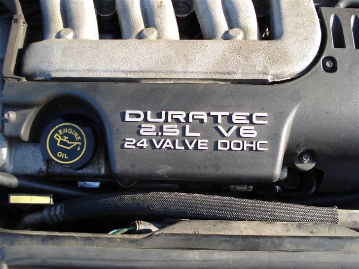 Ford Mondeo 2,5 V6 Ghia billede 10