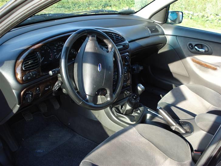 Ford Mondeo 2,5 V6 Ghia billede 11