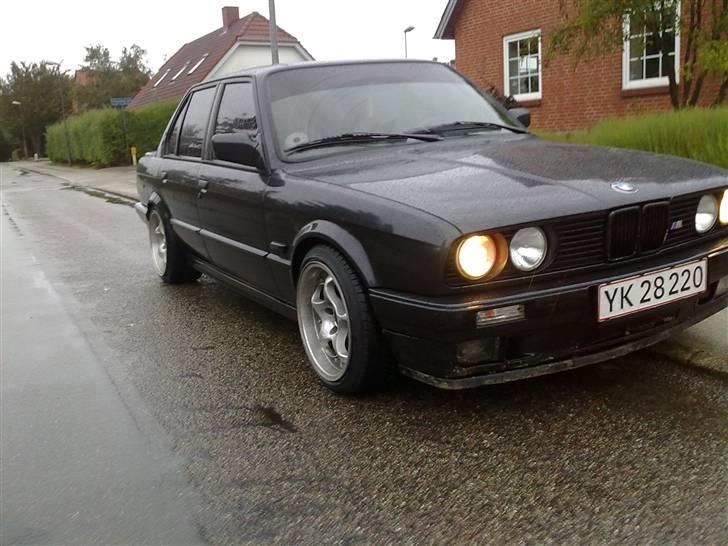BMW E 30 billede 1