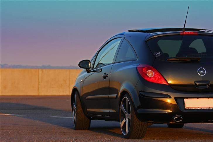 Opel Corsa D 1,4 Sport - Helsingør havn. billede 2