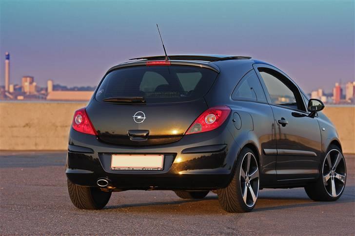 Opel Corsa D 1,4 Sport - Helsingør havn. billede 10